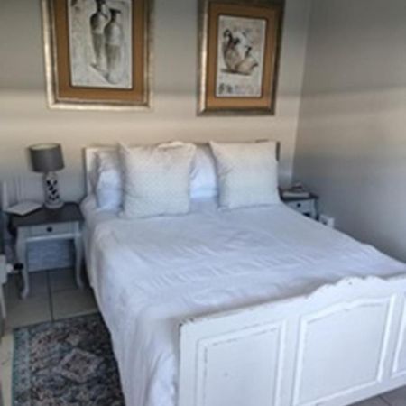 Stonehenge Cottage Oudtshoorn Extérieur photo