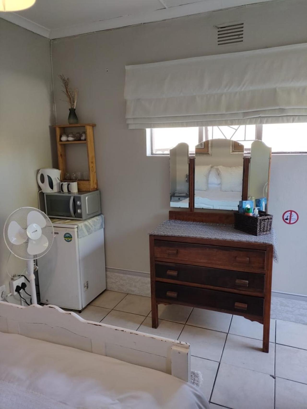 Stonehenge Cottage Oudtshoorn Extérieur photo