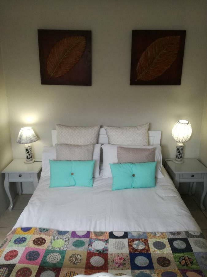Stonehenge Cottage Oudtshoorn Extérieur photo